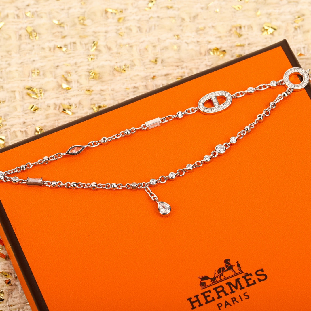 돼지코 목걸이 (pig nose necklace)