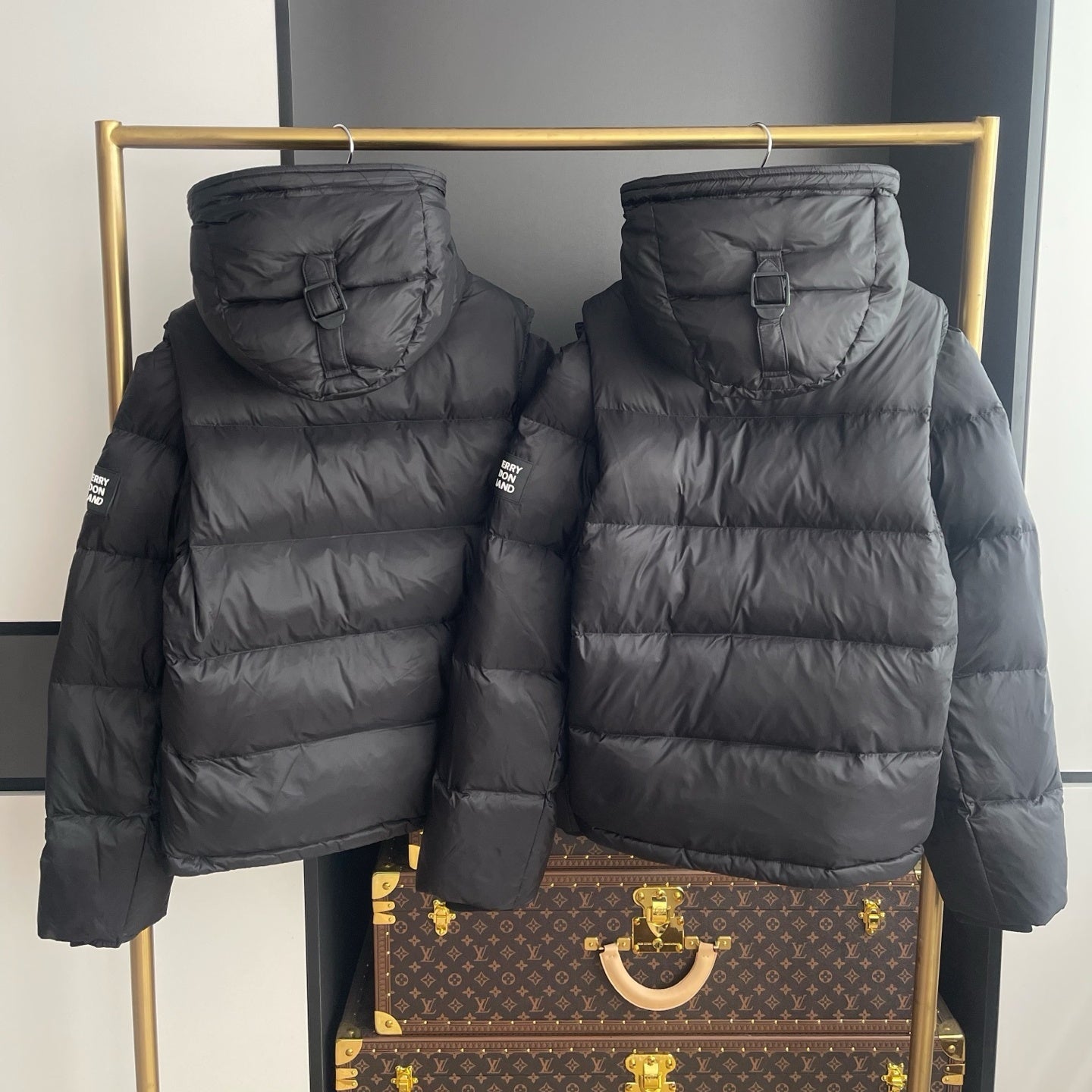 소매탈부착 패딩 (Detachable sleeve padding)