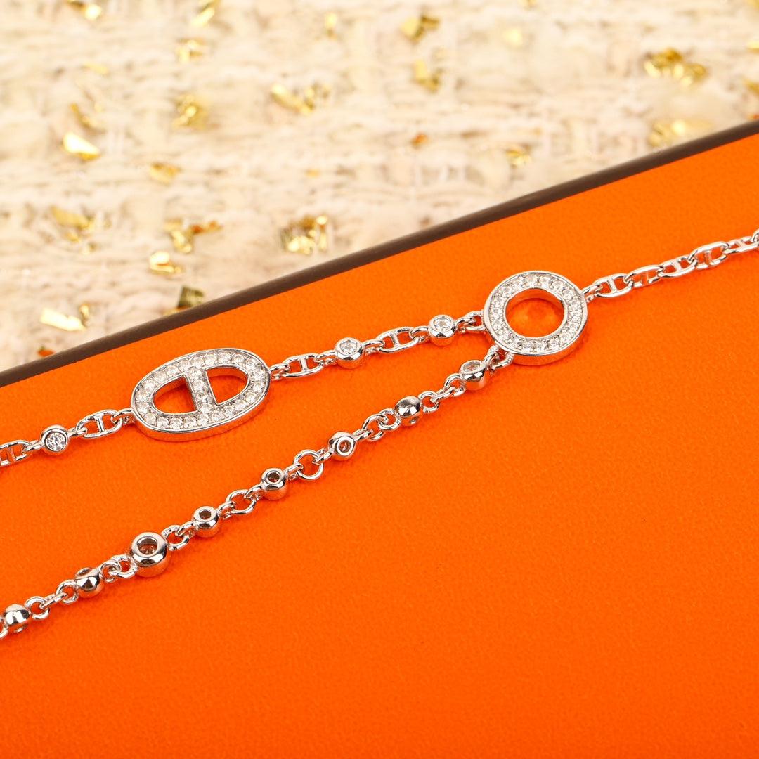 돼지코 목걸이 (pig nose necklace)