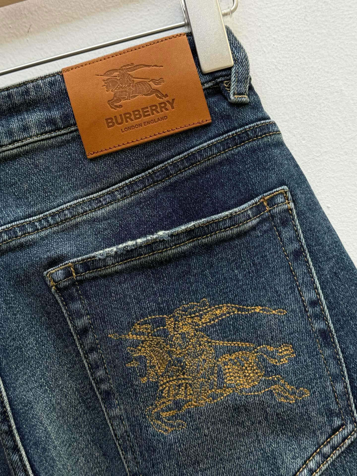 자수 5포켓 청바지 (5-pocket jeans)