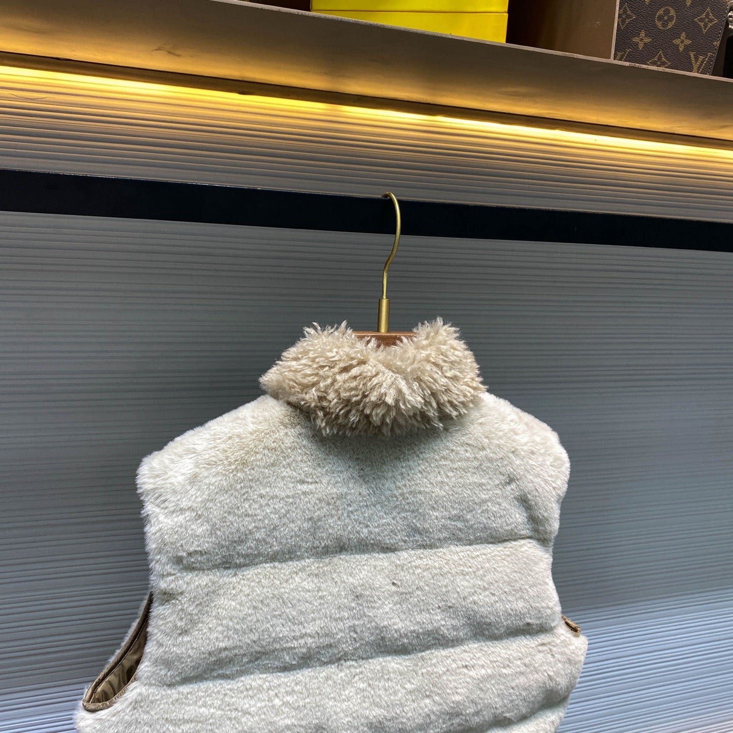 타이랩 퍼 다운조끼 (Tie-wrap fur down vest)