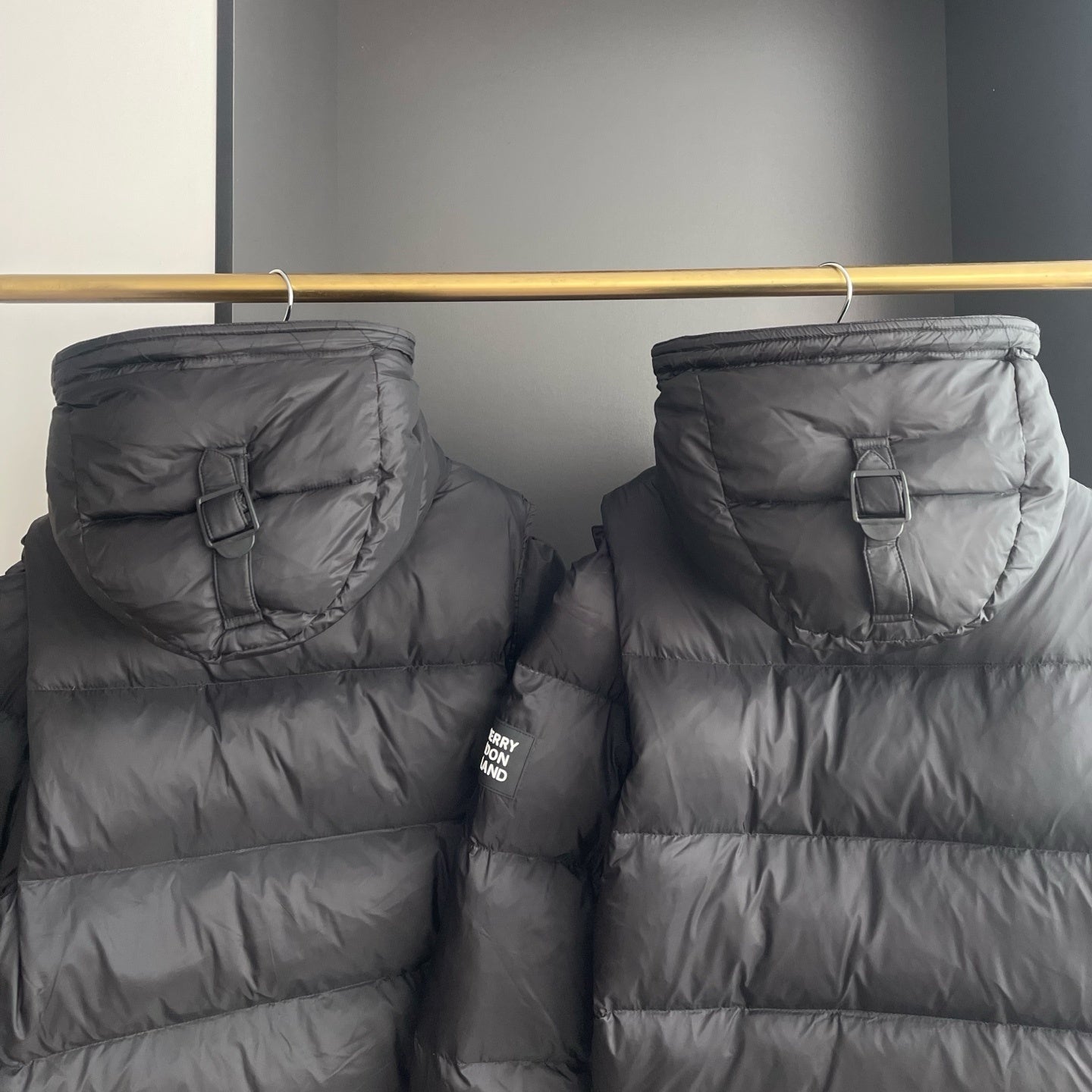 소매탈부착 패딩 (Detachable sleeve padding)