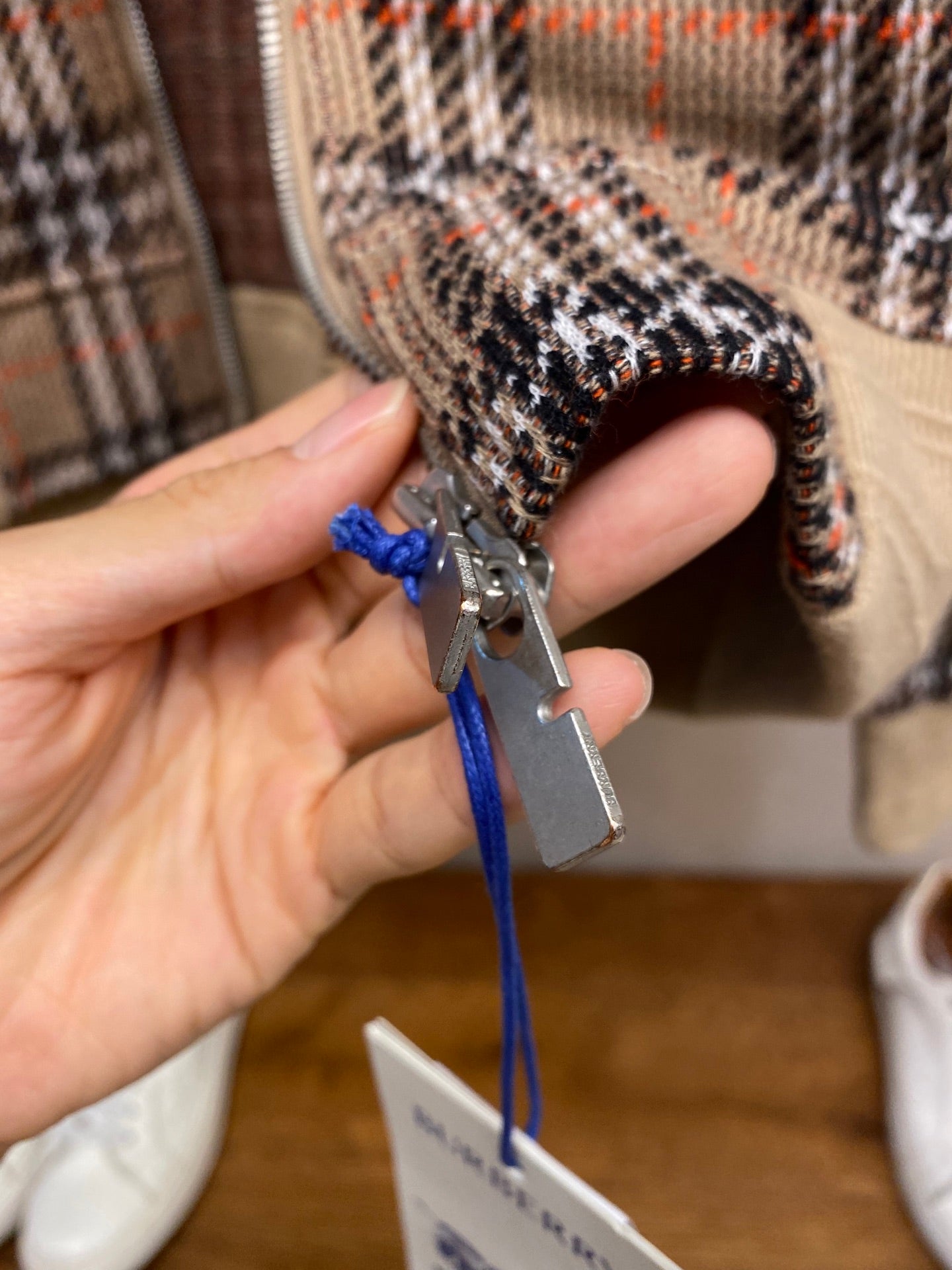 블렌드 집업가디건 (Blended zip-up cardigan)
