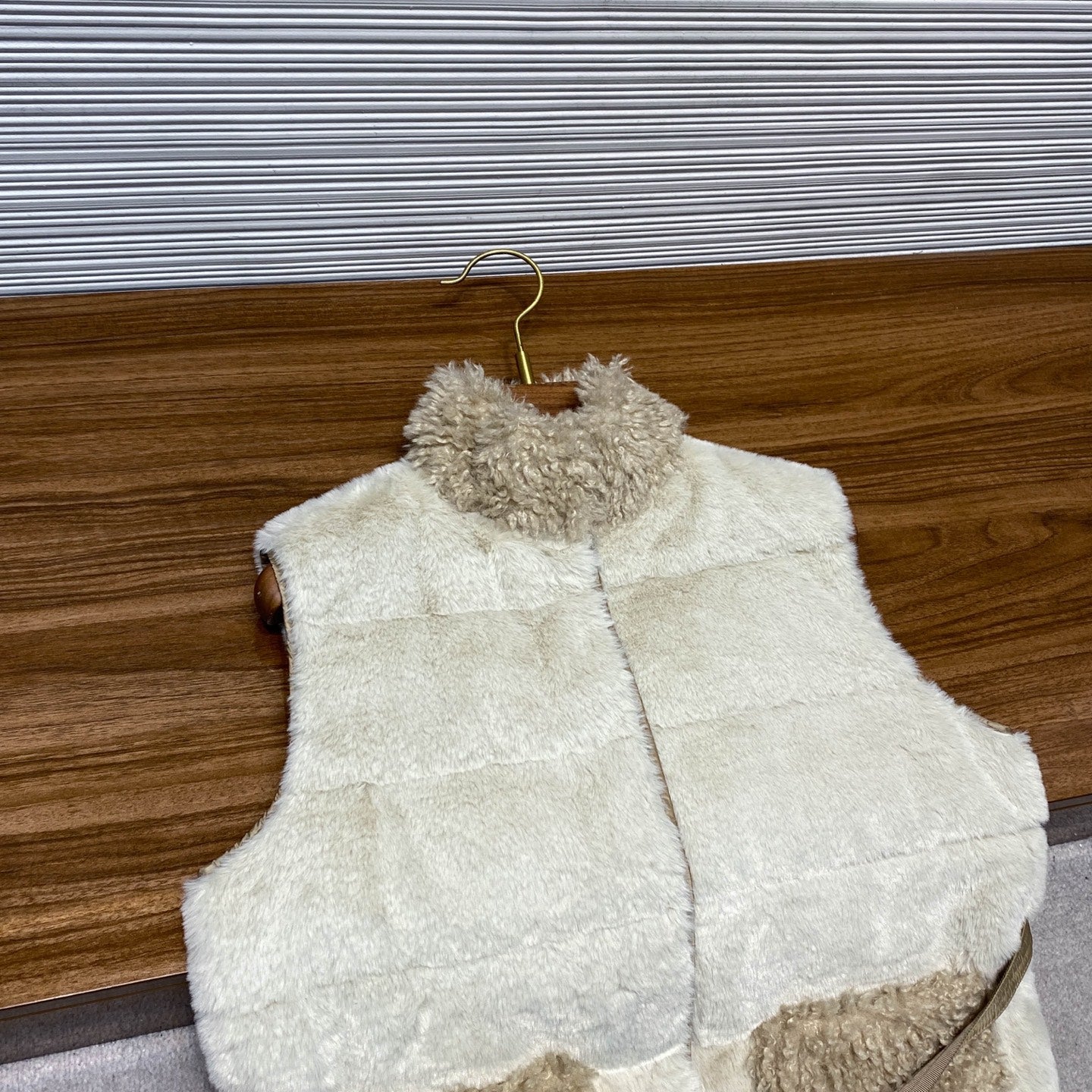 타이랩 퍼 다운조끼 (Tie-wrap fur down vest)