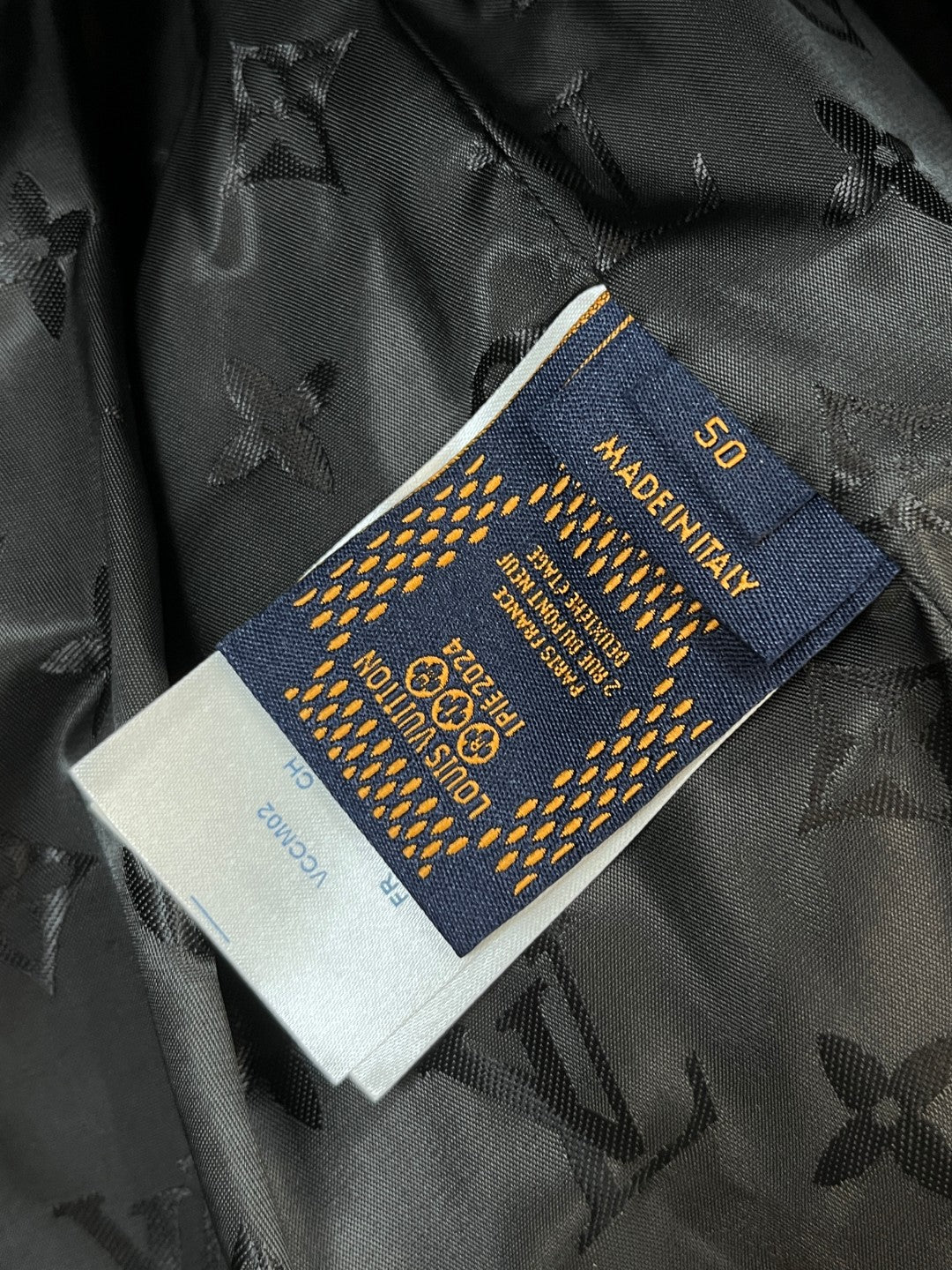 양가죽 엠보싱 패딩 (Sheepskin embossed padding)