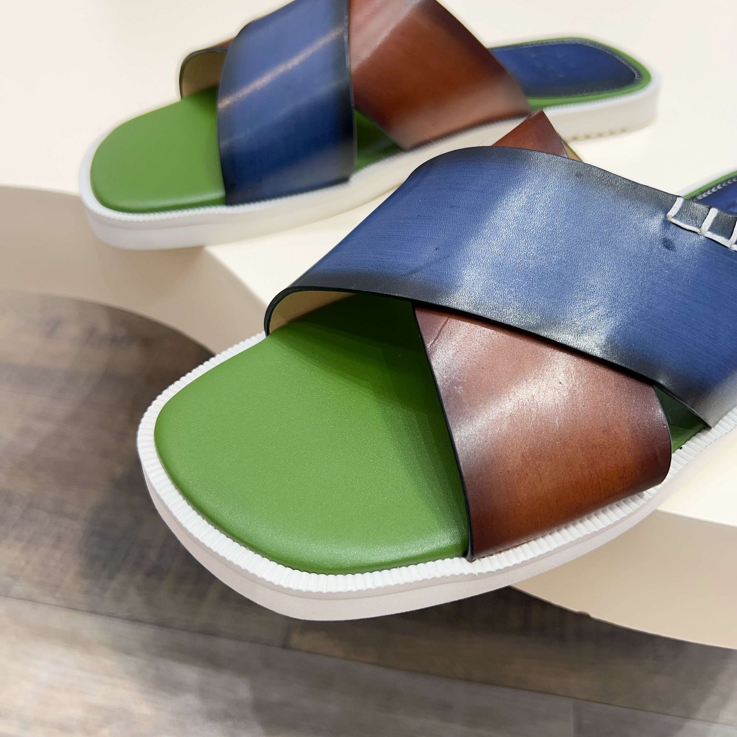 하이글로스 샌들 (high gloss sandals)