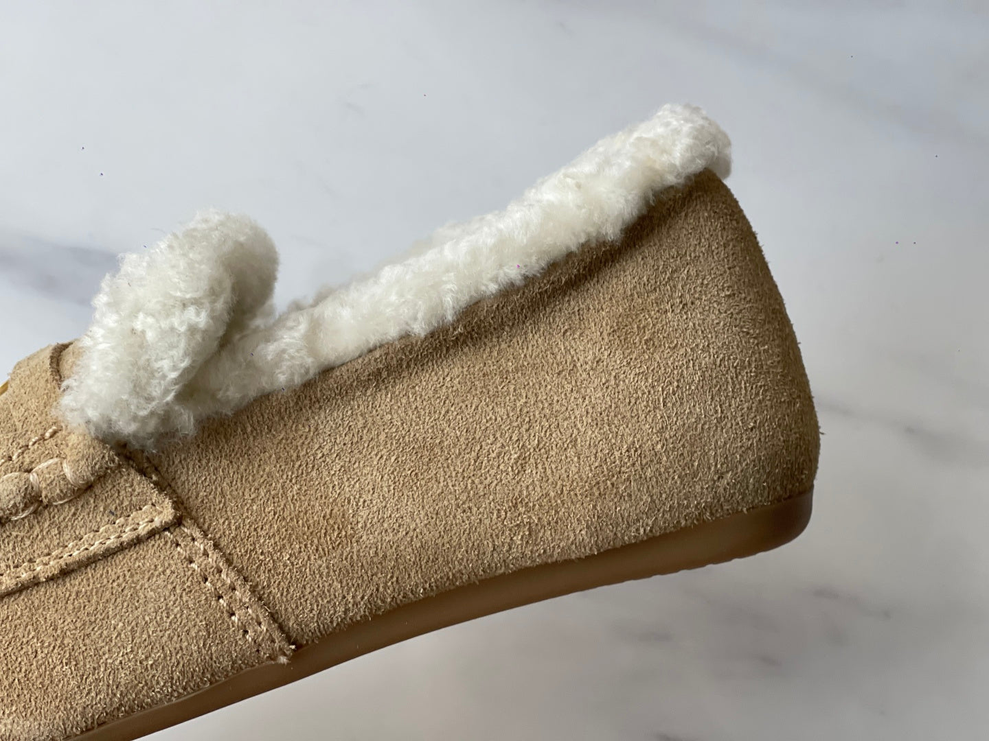 미우미우 로퍼 (Miu Miu loafers)