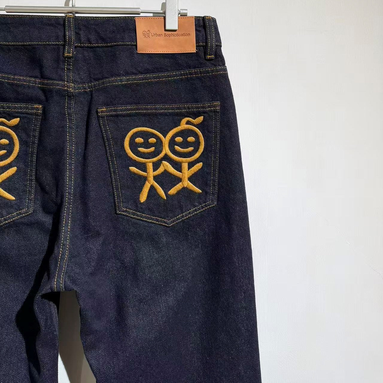 스틱 피규어 청바지 (Stick figure in jeans)
