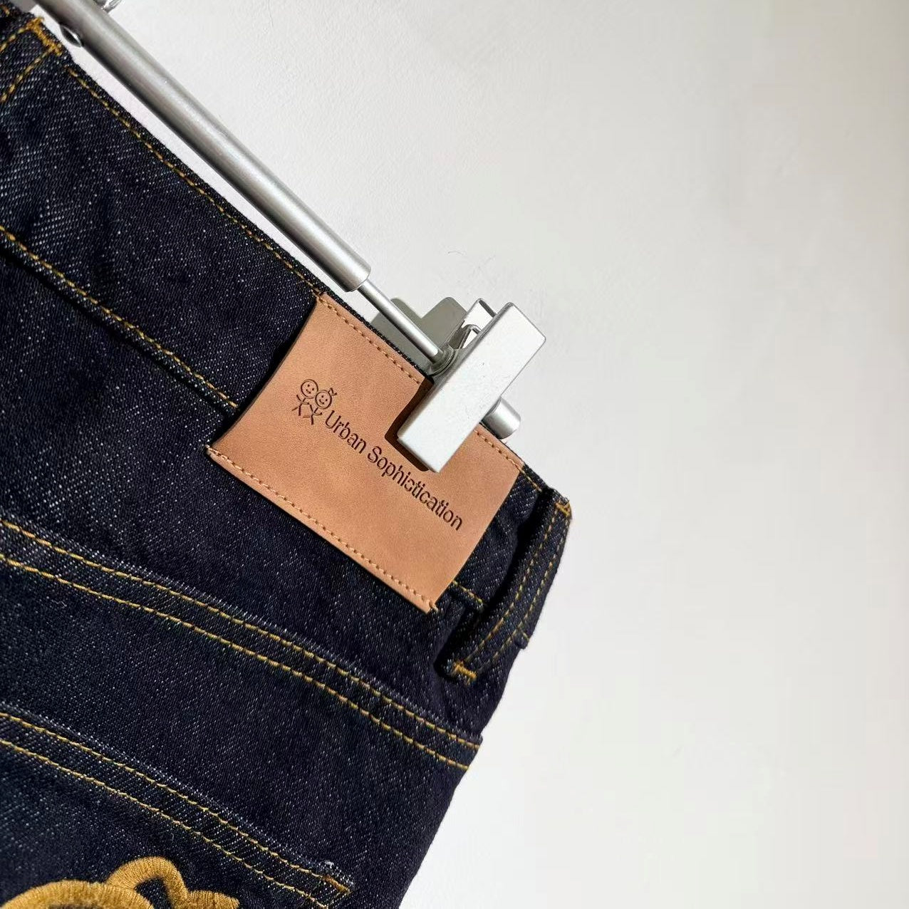 스틱 피규어 청바지 (Stick figure in jeans)