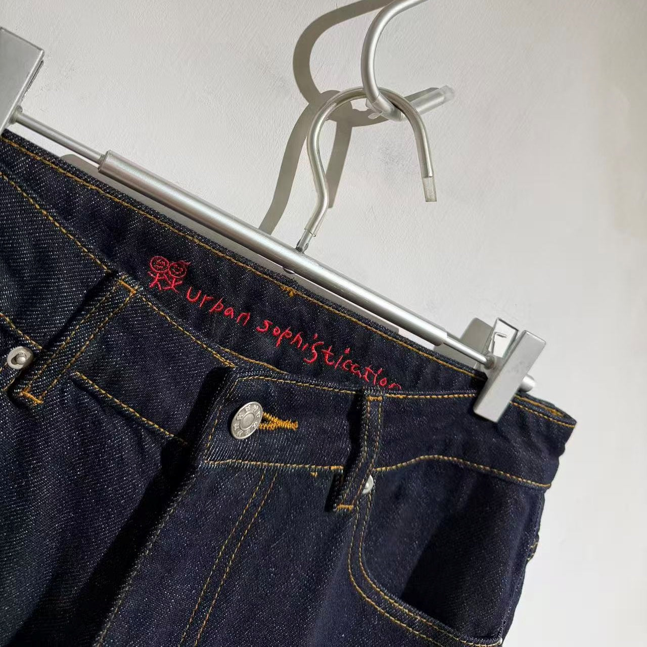 스틱 피규어 청바지 (Stick figure in jeans)