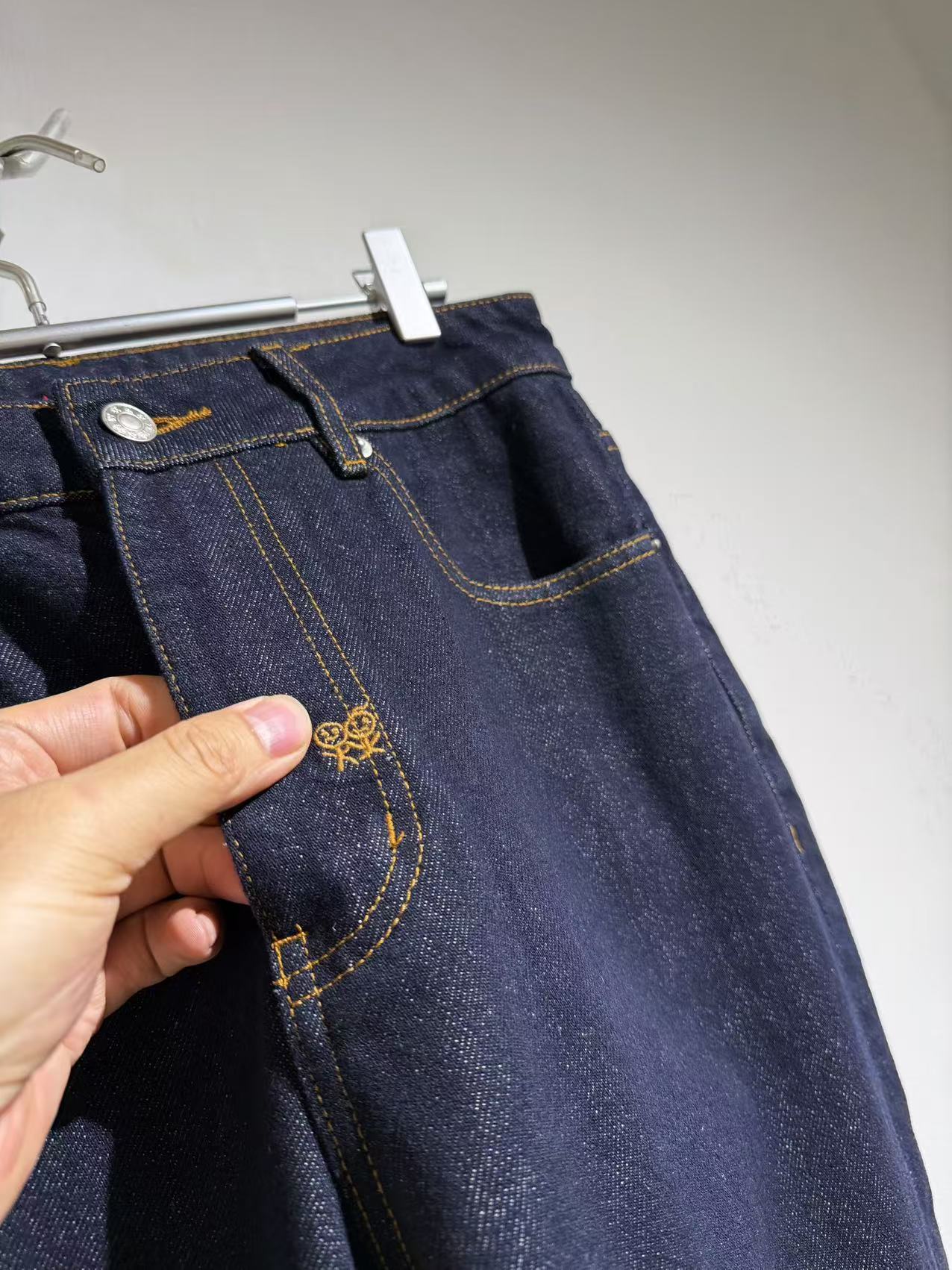 스틱 피규어 청바지 (Stick figure in jeans)