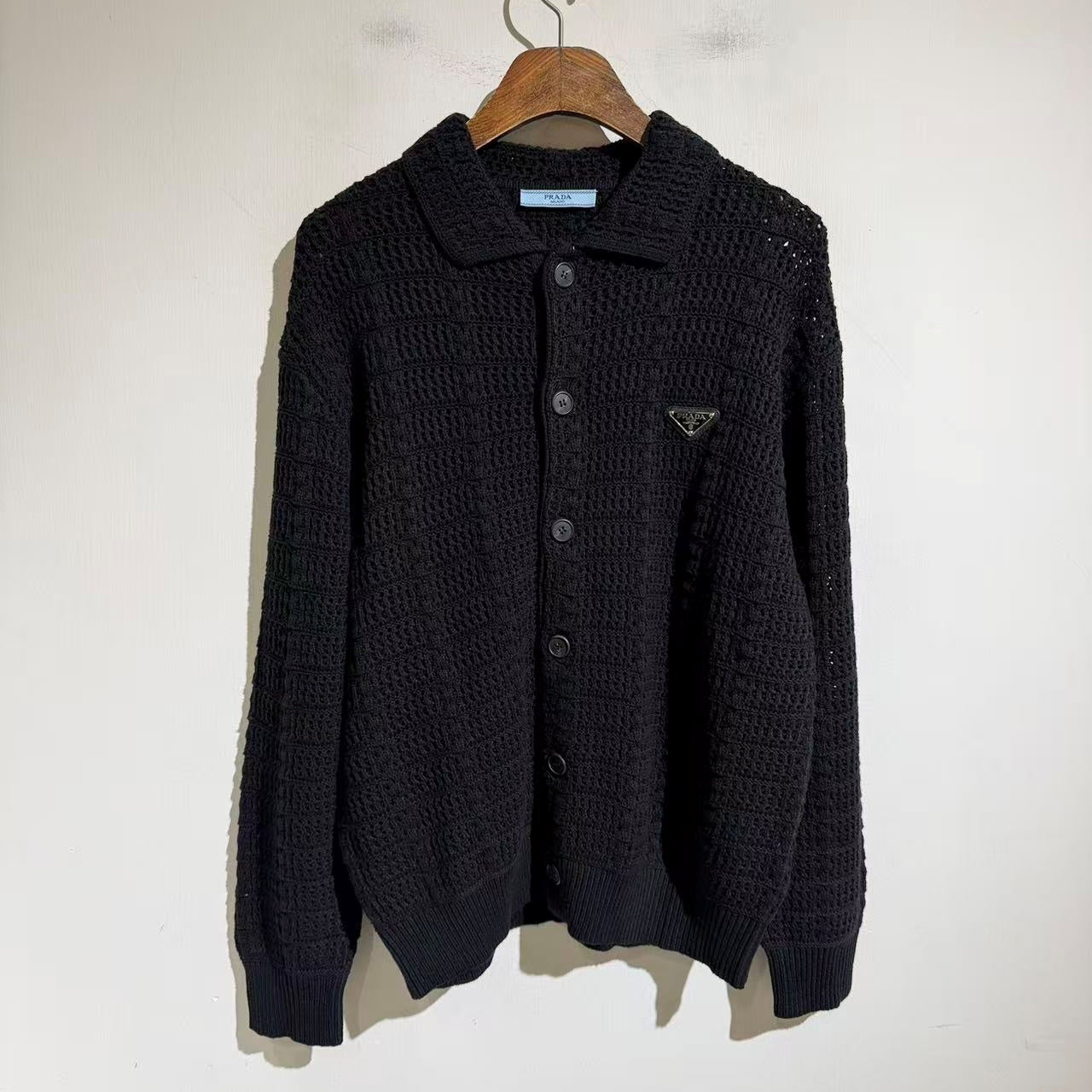 블랙카라 니트 가디건 (Black Collared Knit Cardigan)