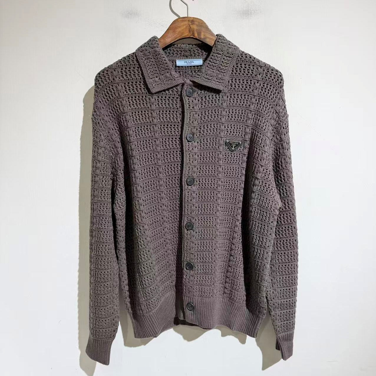 블랙카라 니트 가디건 (Black Collared Knit Cardigan)