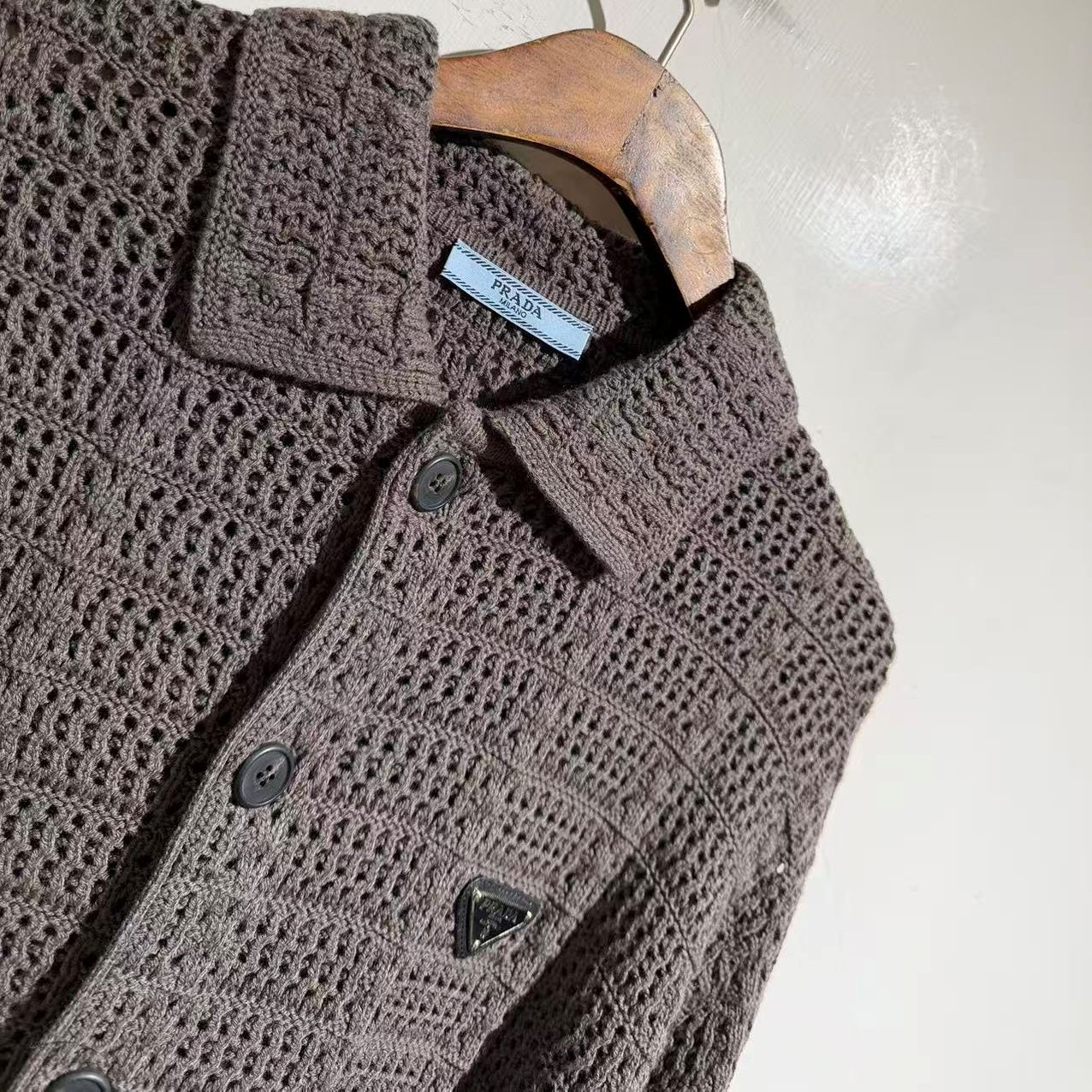 블랙카라 니트 가디건 (Black Collared Knit Cardigan)