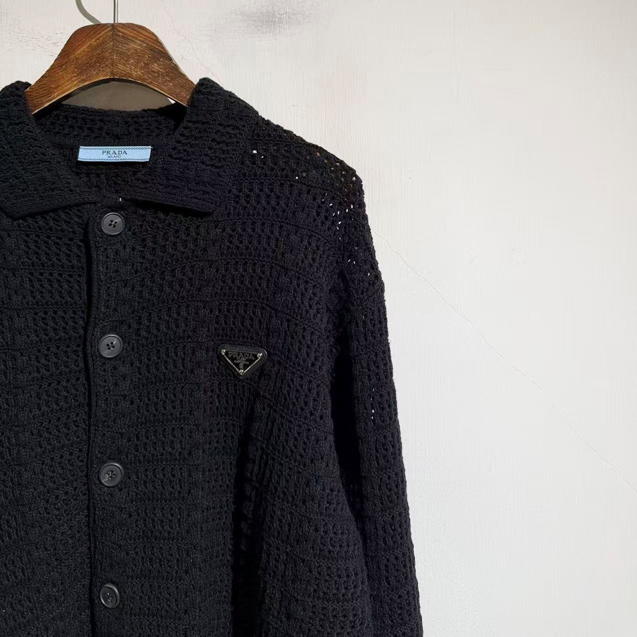 블랙카라 니트 가디건 (Black Collared Knit Cardigan)