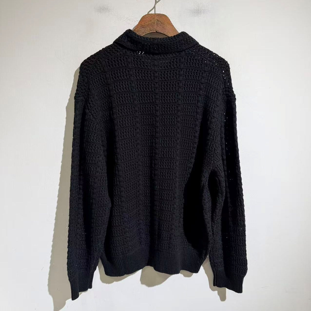 블랙카라 니트 가디건 (Black Collared Knit Cardigan)