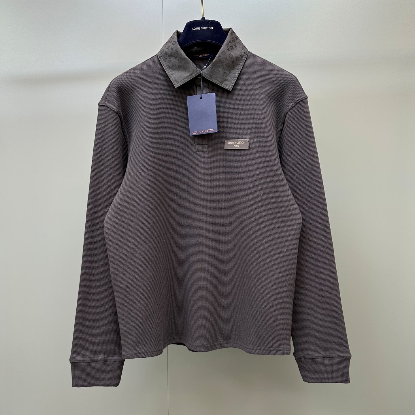 롱 슬리브드 폴로 셔츠 (Long-sleeved polo shirt)