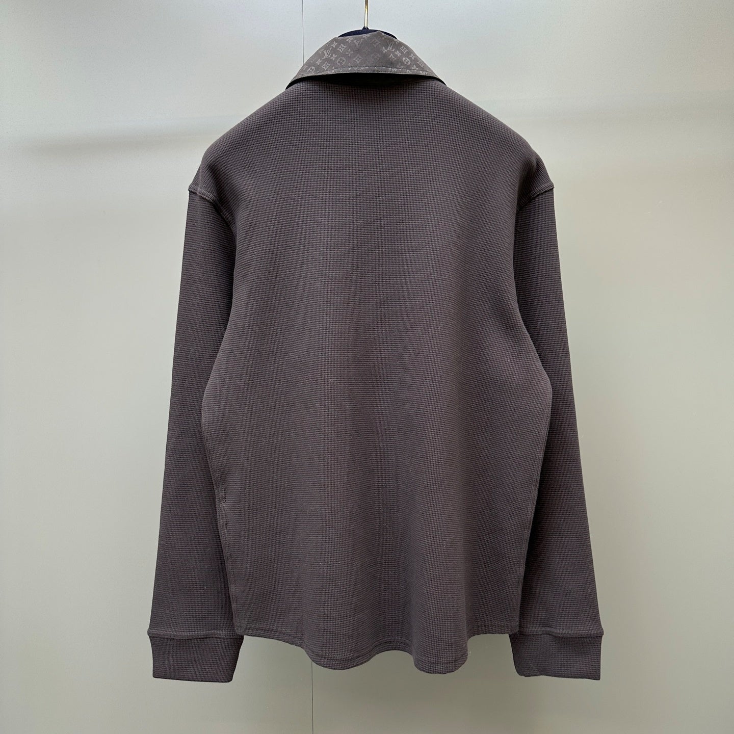 롱 슬리브드 폴로 셔츠 (Long-sleeved polo shirt)