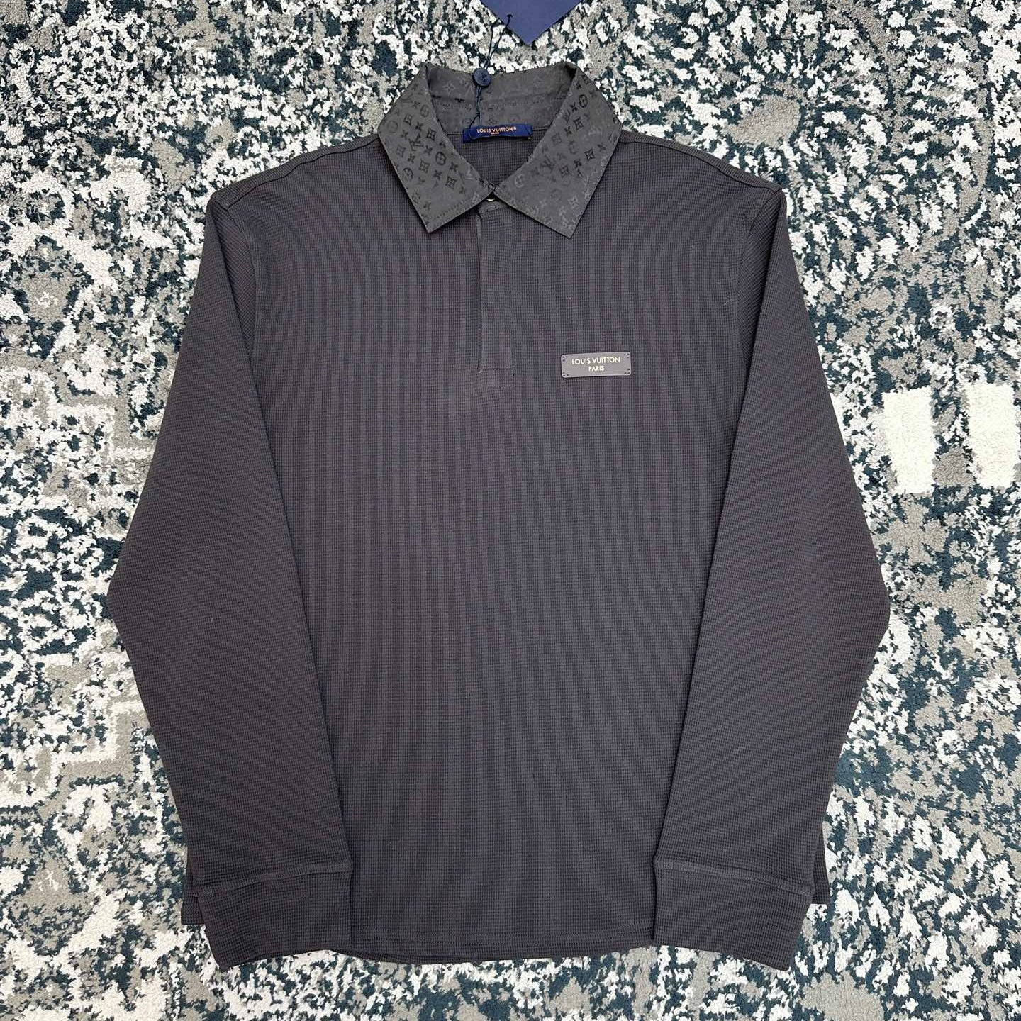 롱 슬리브드 폴로 셔츠 (Long-sleeved polo shirt)