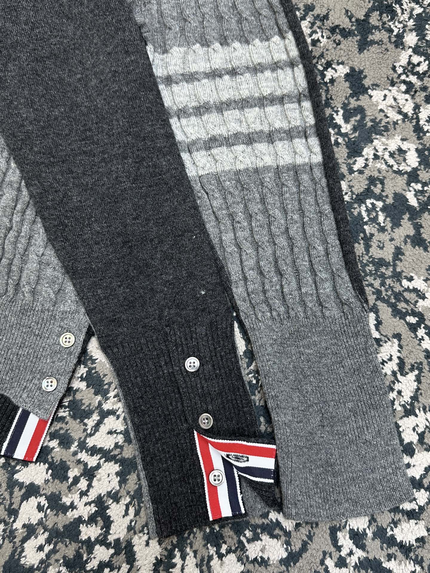 케이블 스티치 가디건 (Color-block knit cardigan)