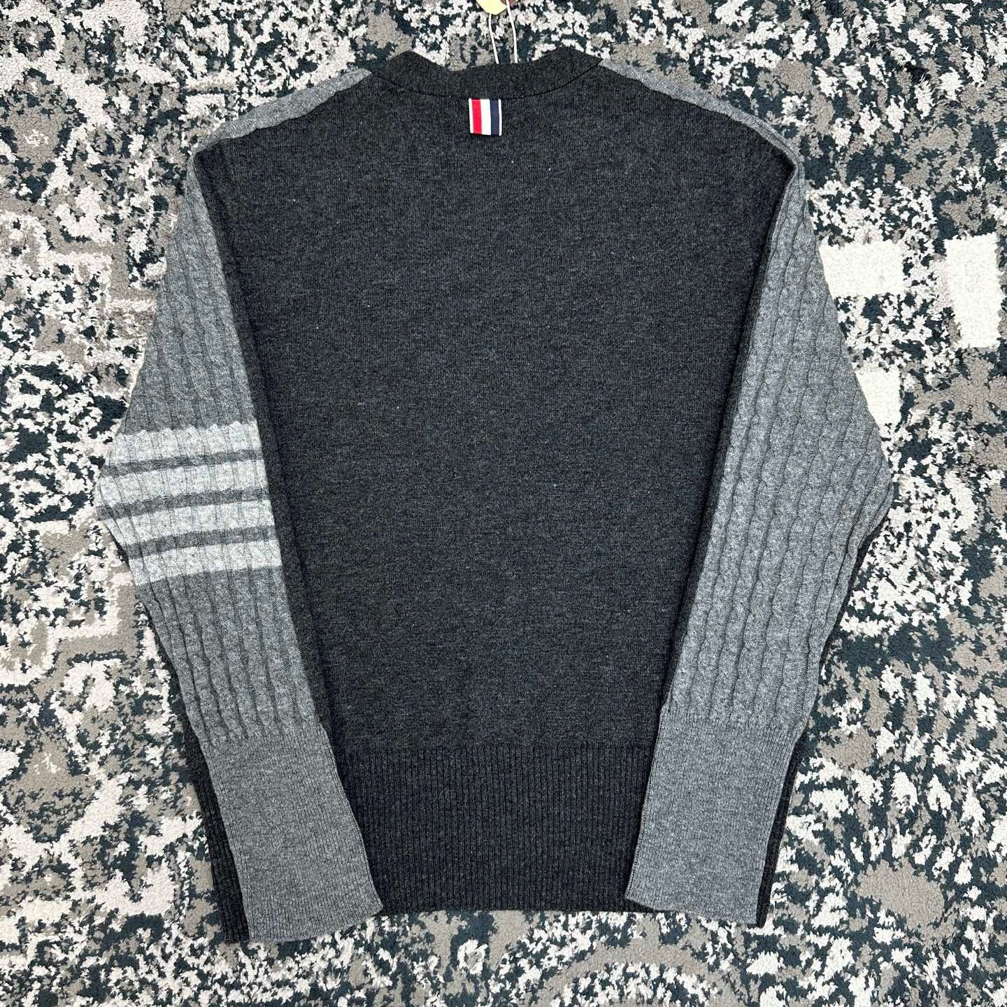 케이블 스티치 가디건 (Color-block knit cardigan)
