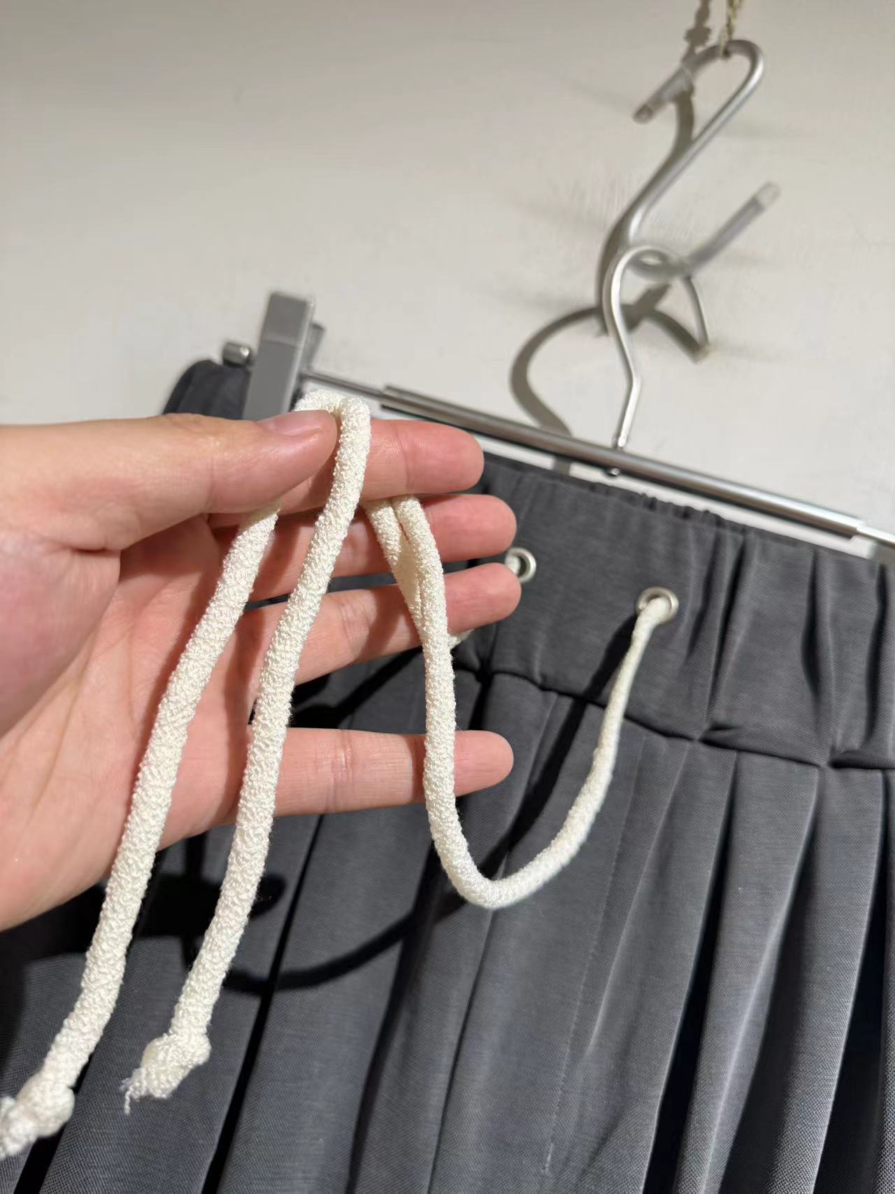 커프 팬츠 (cuffed pants)