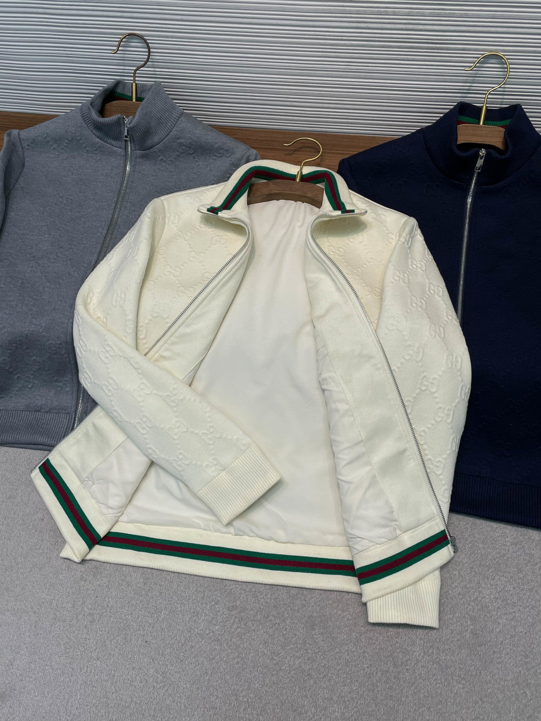 풀집 니트 재킷 (Full-zip knit jacket)