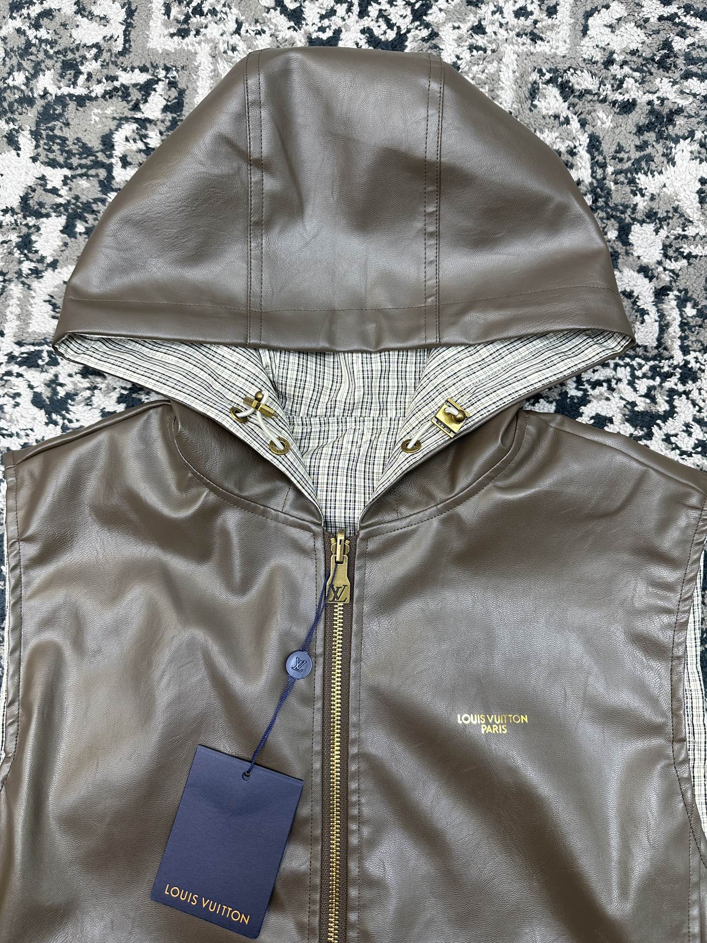 리버서블 후드 베스트 (Reversible Hooded Vest)