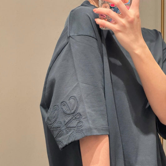 디스트레스드 티셔츠 (Distressed T-shirt)