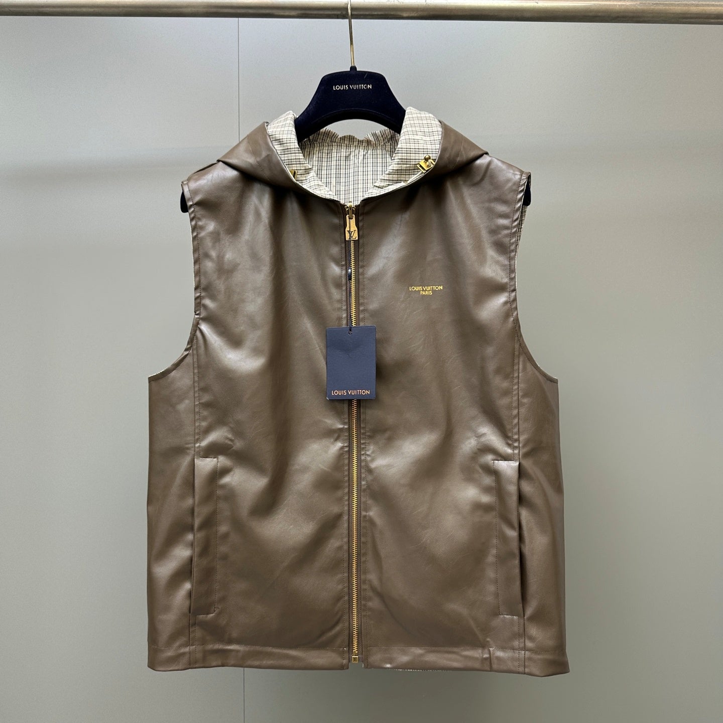 리버서블 후드 베스트 (Reversible Hooded Vest)