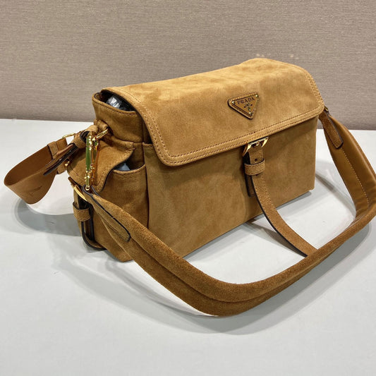 포켓 스웨이드 토트백 (Pocket Suede Tote Bag)