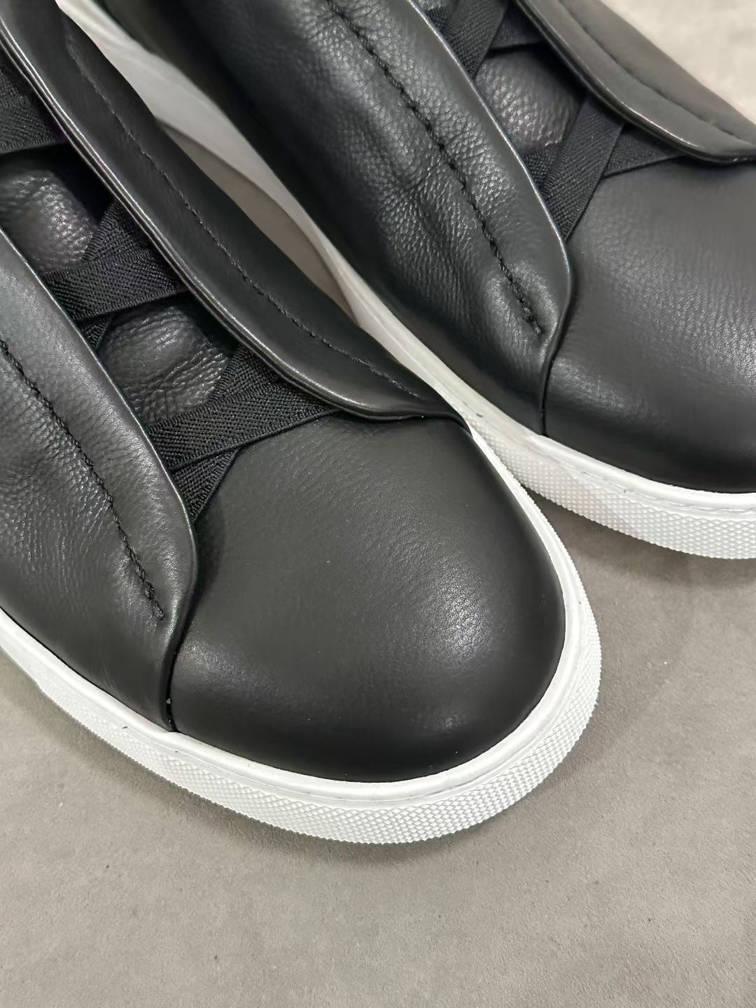 트리플 스티치 스니커즈 (Triple Stitch Sneakers)