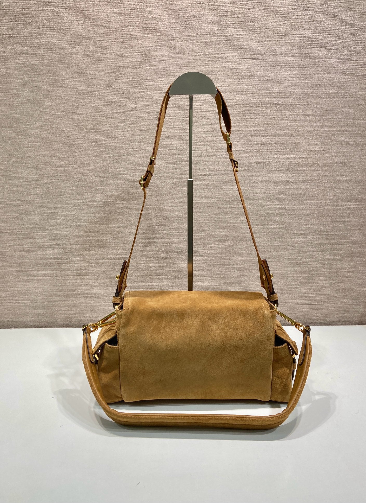 포켓 스웨이드 토트백 (Pocket Suede Tote Bag)
