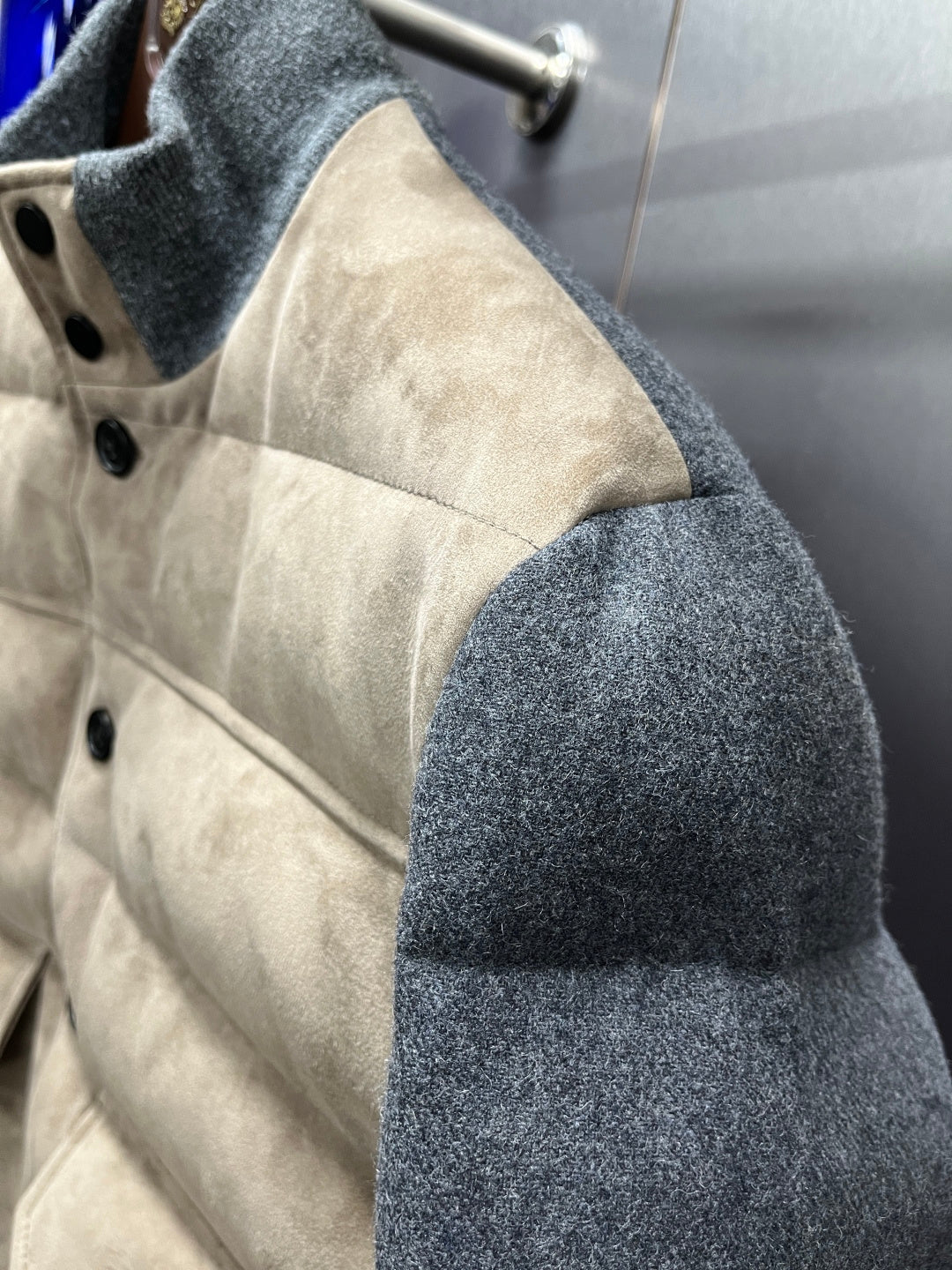 트리밍 가죽패딩 (trimmed leather padding)
