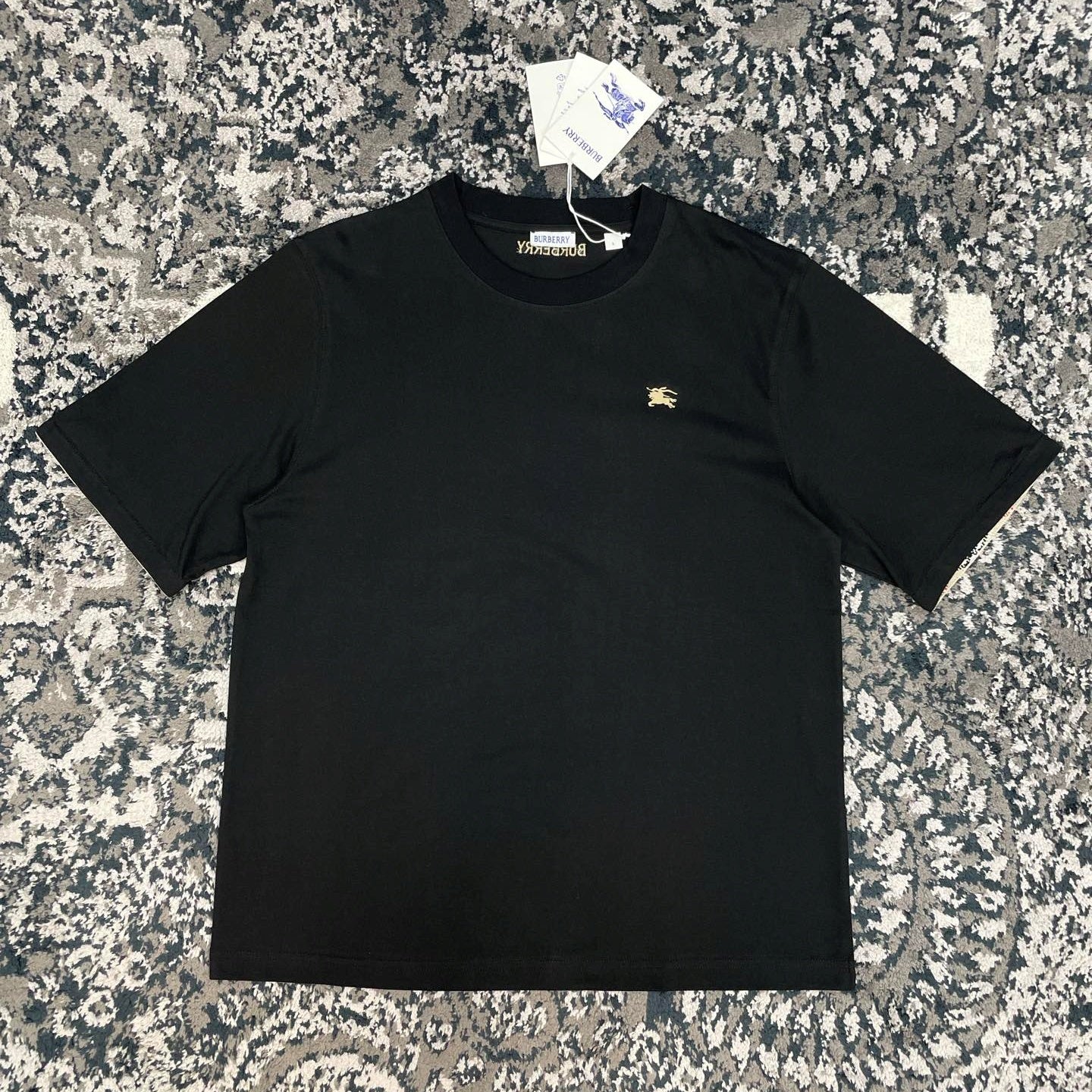 EKD 반팔 티셔츠 (EKD Short-Sleeve T-Shirt)