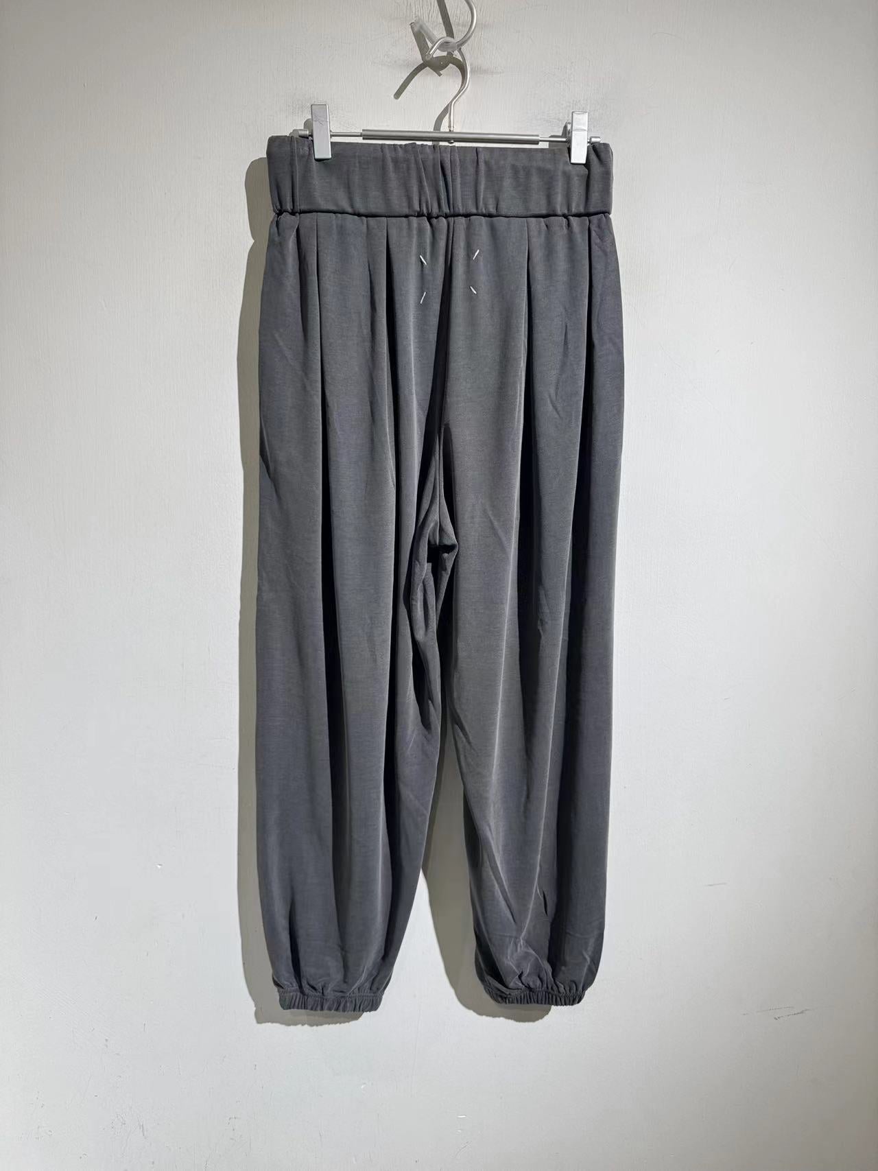 커프 팬츠 (cuffed pants)