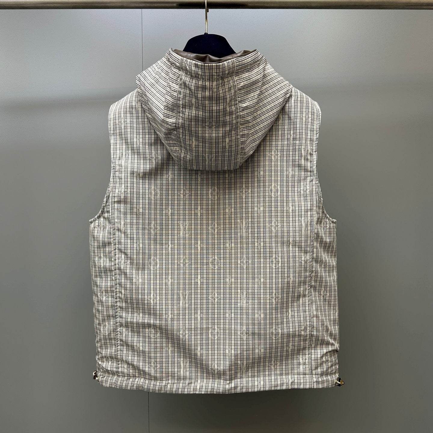 리버서블 후드 베스트 (Reversible Hooded Vest)