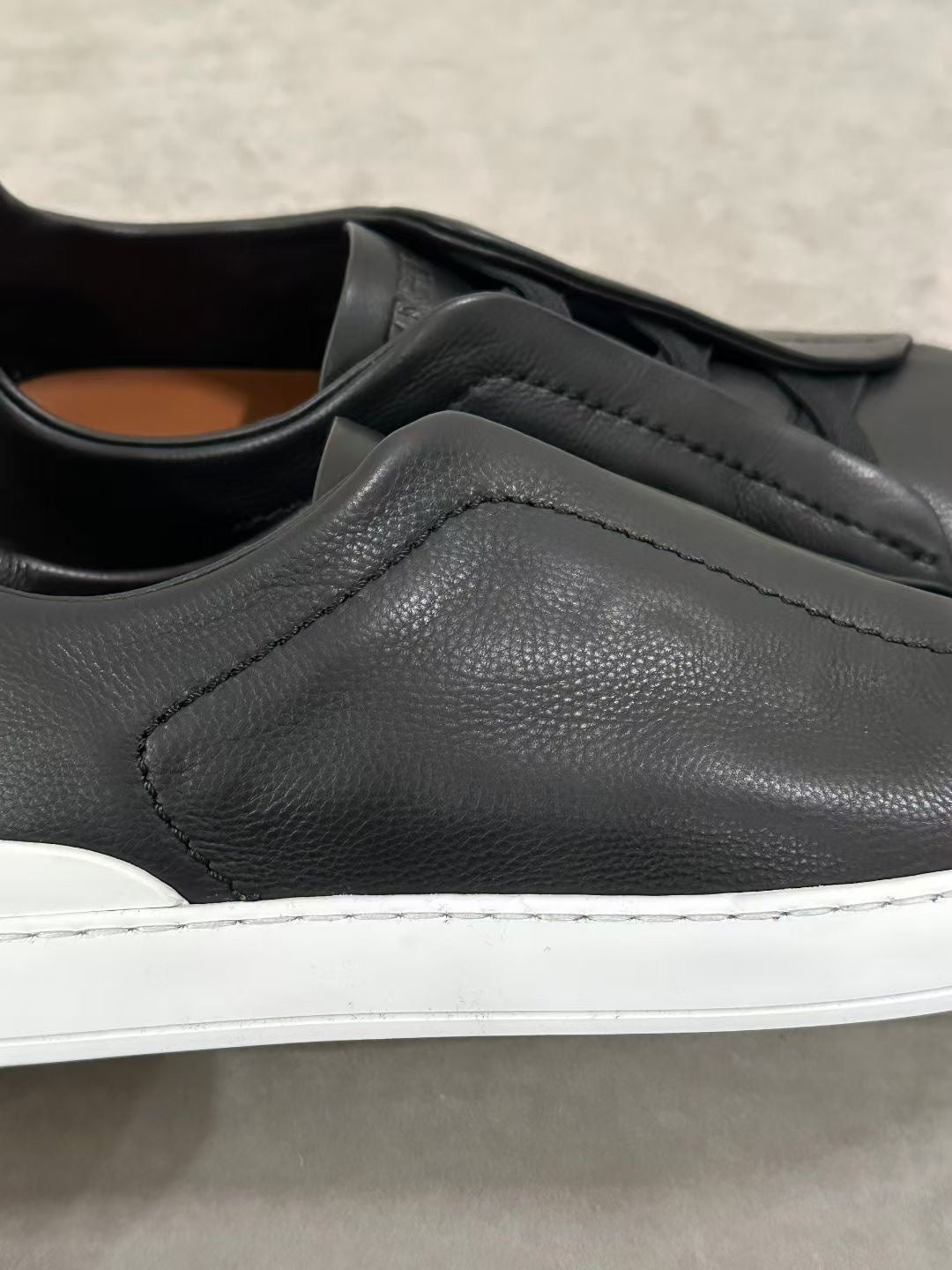 트리플 스티치 스니커즈 (Triple Stitch Sneakers)
