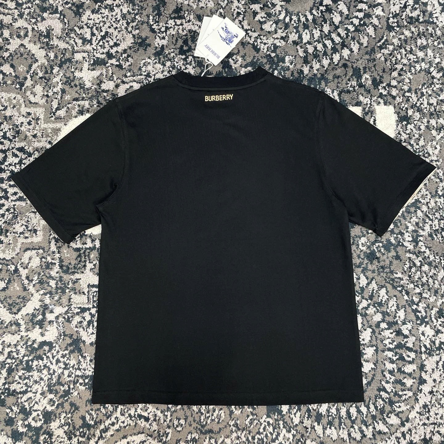 EKD 반팔 티셔츠 (EKD Short-Sleeve T-Shirt)