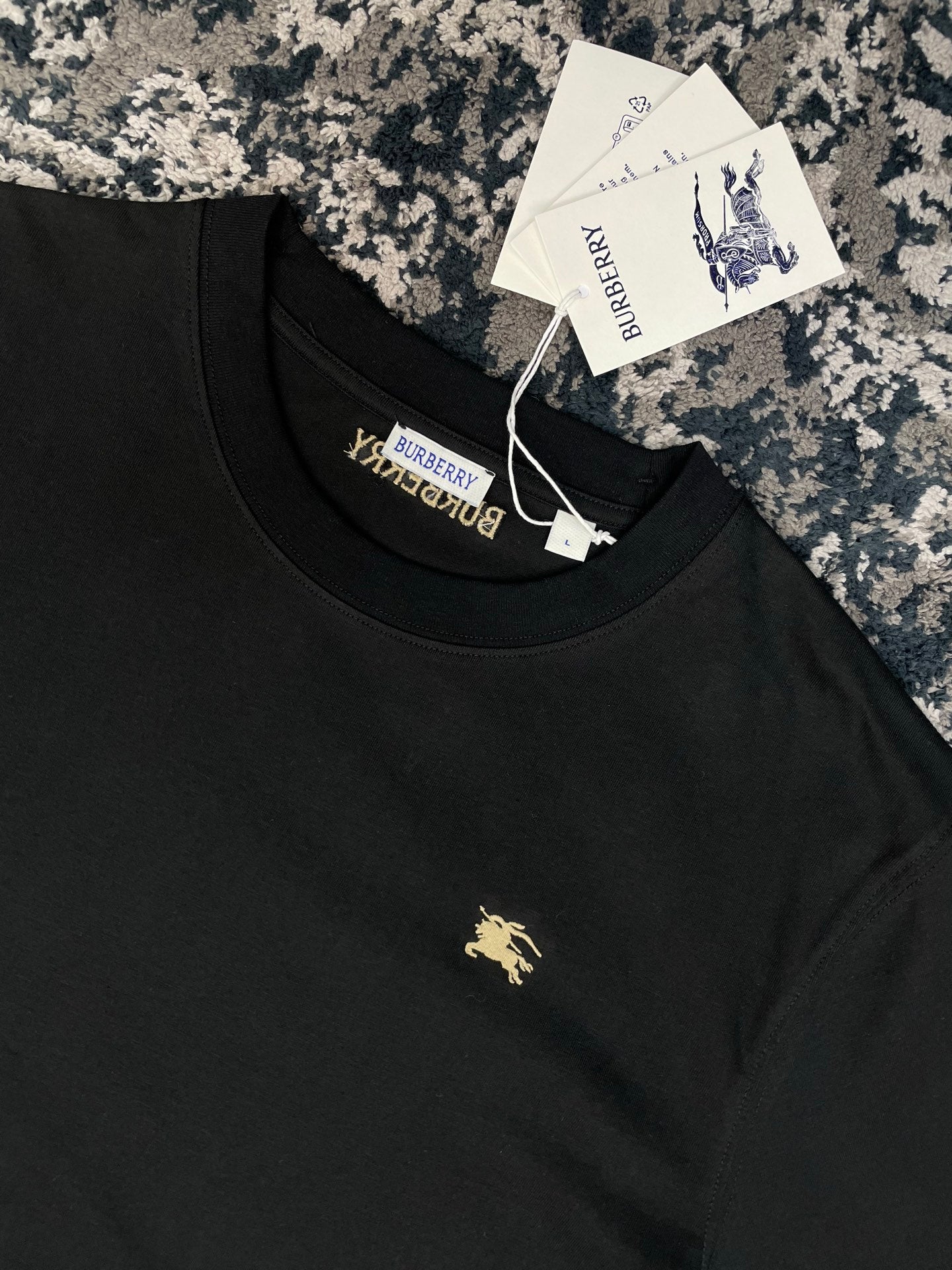 EKD 반팔 티셔츠 (EKD Short-Sleeve T-Shirt)
