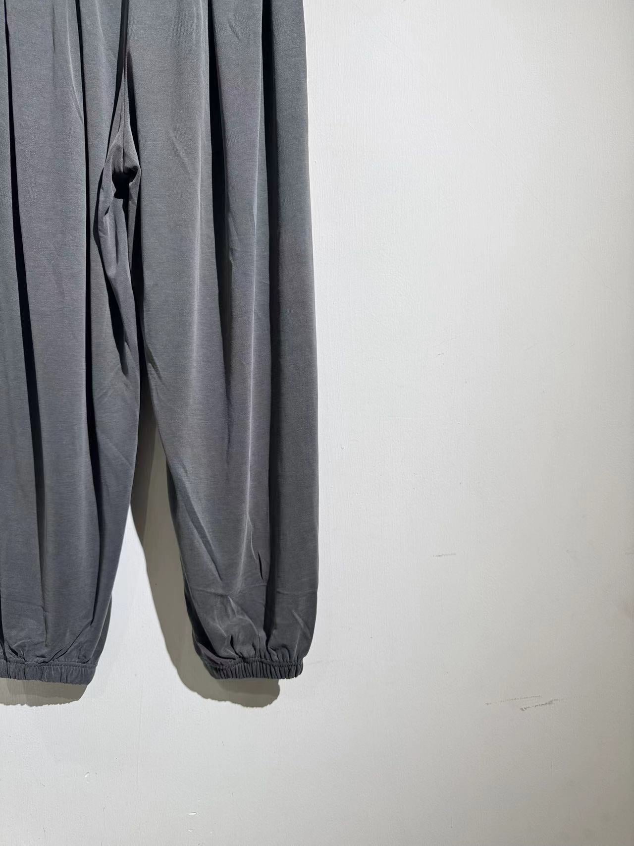 커프 팬츠 (cuffed pants)