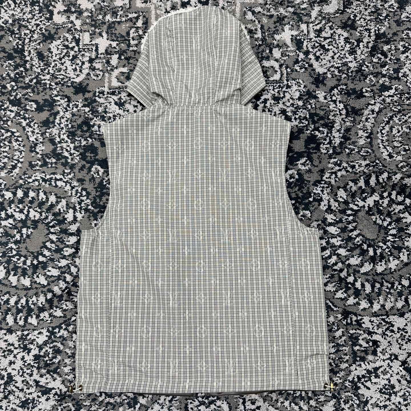 리버서블 후드 베스트 (Reversible Hooded Vest)