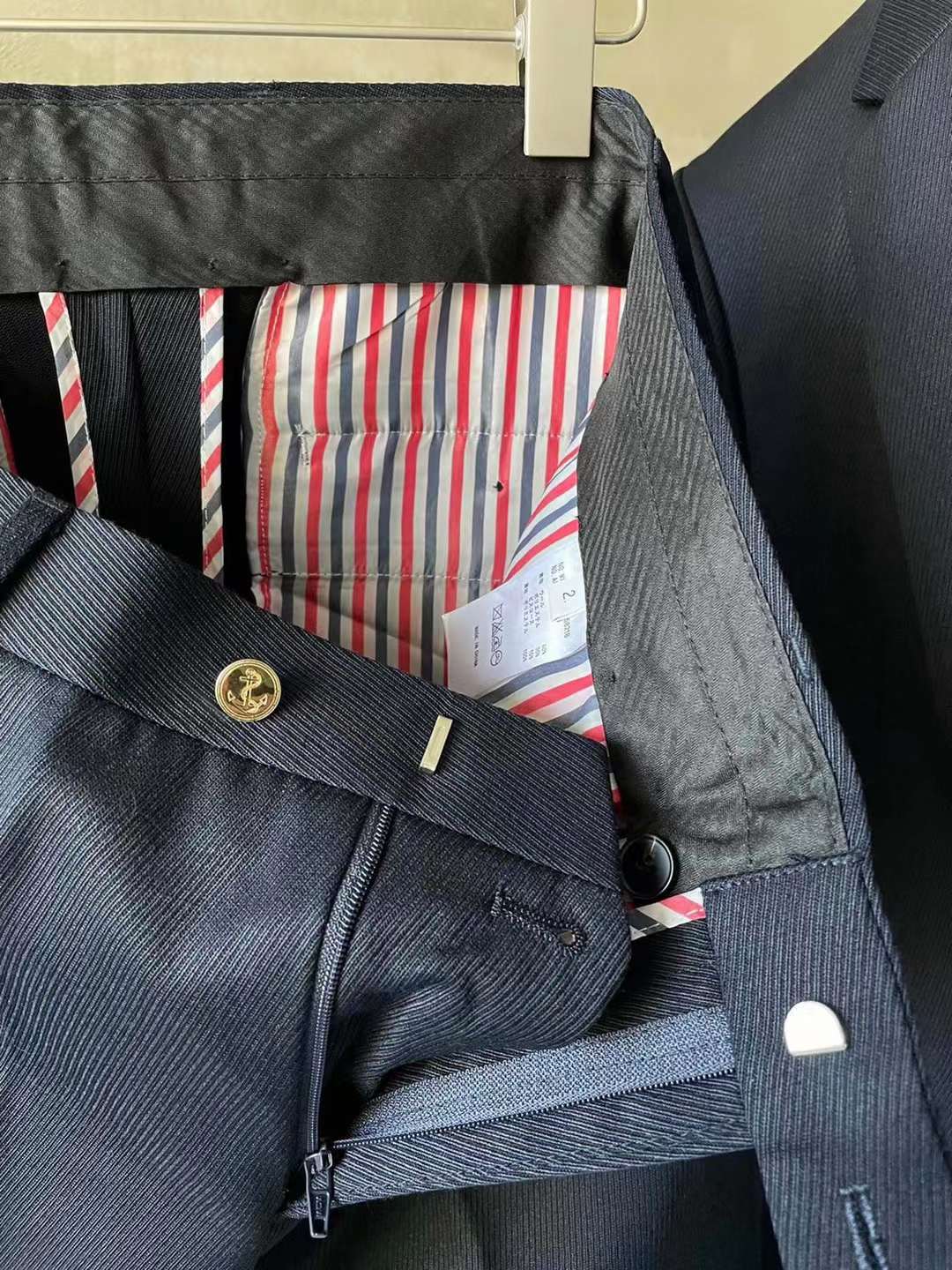 J1350 수트