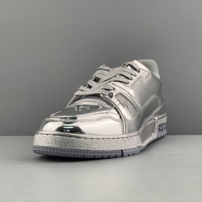 J321869 스니커즈