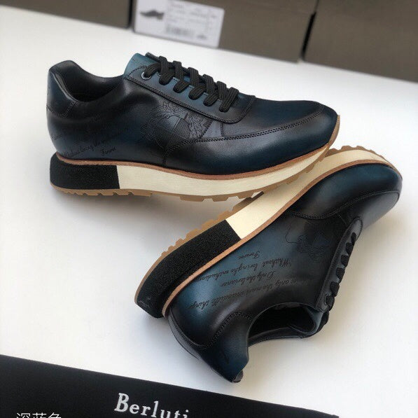 J980 318163 스니커즈