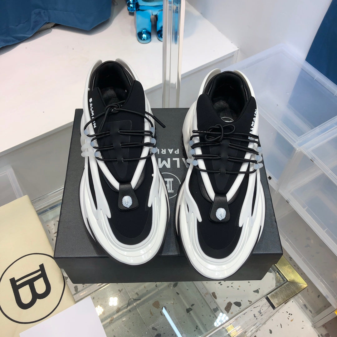G650 330838 스니커즈