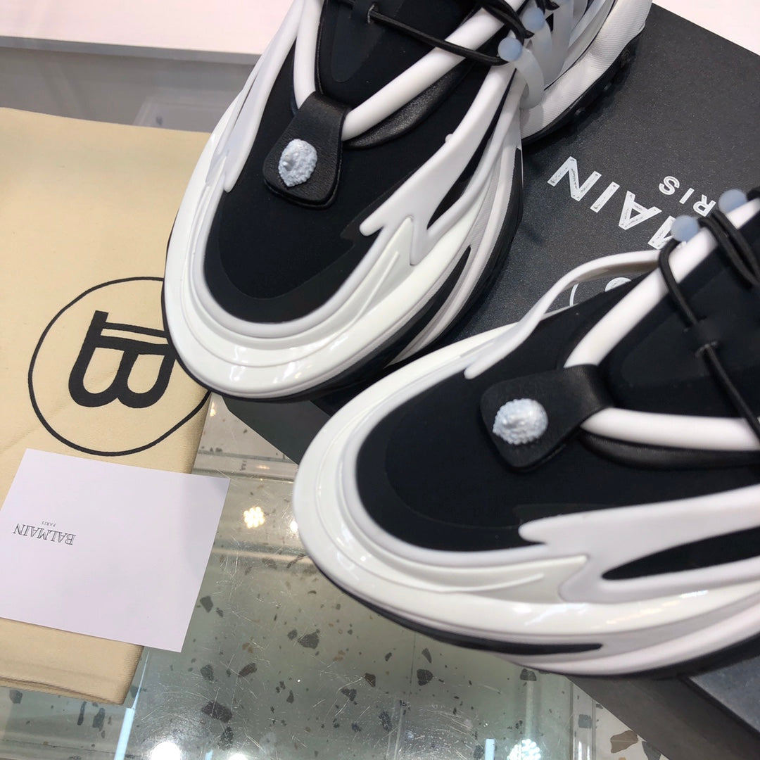 G650 330838 스니커즈