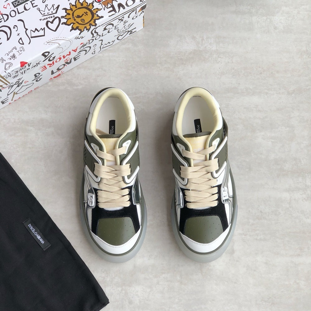 J334385 스니커즈
